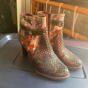 L’atiste heeled bootie